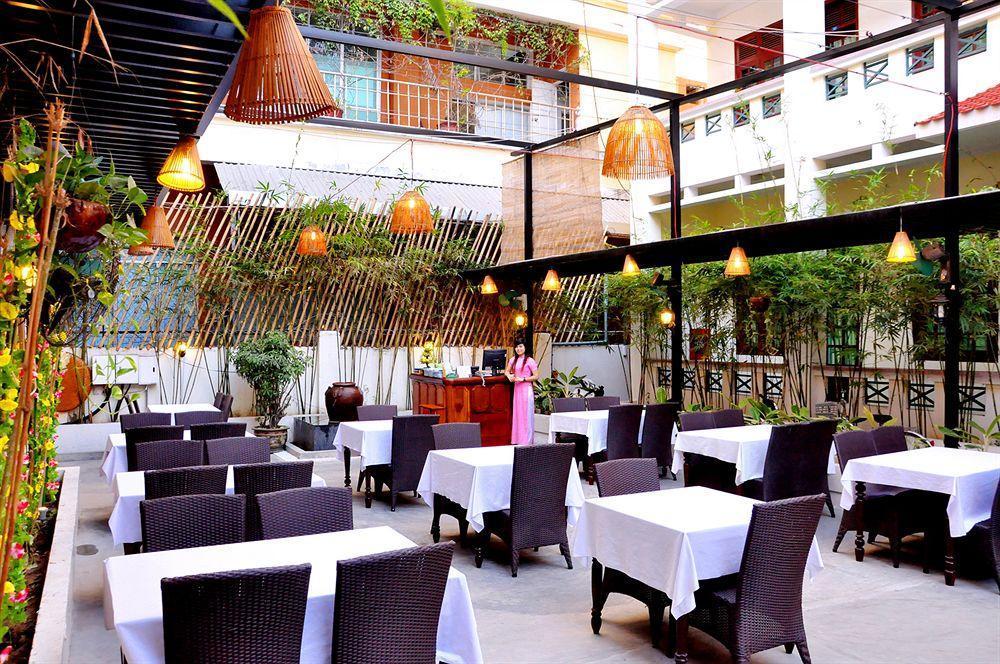 Oyo 381 Tuyet Mai Hotel Nha Trang Buitenkant foto