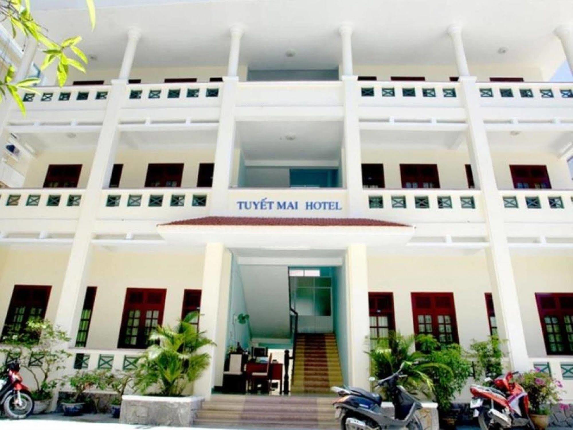 Oyo 381 Tuyet Mai Hotel Nha Trang Buitenkant foto