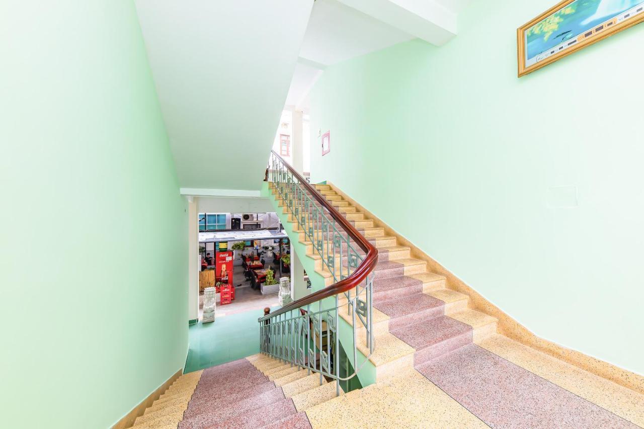 Oyo 381 Tuyet Mai Hotel Nha Trang Buitenkant foto