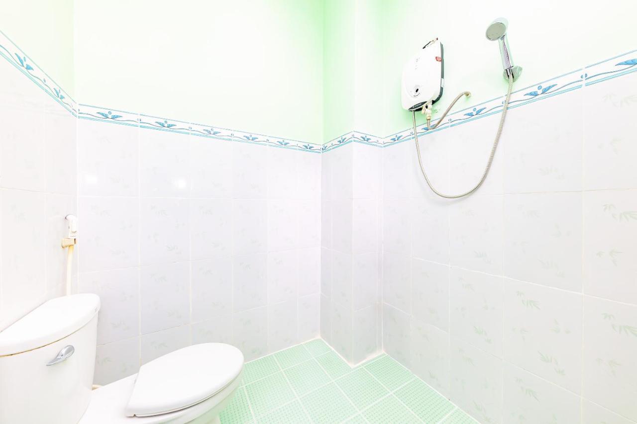 Oyo 381 Tuyet Mai Hotel Nha Trang Buitenkant foto